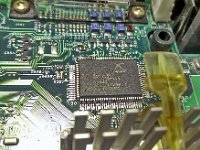 eX xboxOld mobo zoomin 03  And the 'Xcalibur' custom chip sitting 'north' of the GPU on the Xbox motherboard.